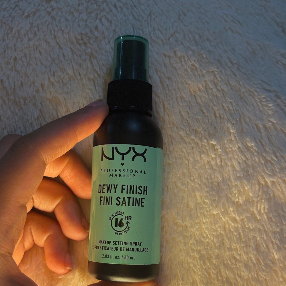 NYX Dewy Finish Setting Spray - Black and Mint Green